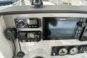 Photo 3868069 for 2017 Boston Whaler 240 Dauntless  