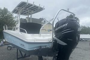 Photo 3868060 for 2017 Boston Whaler 240 Dauntless  