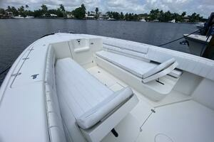 2006 Intrepid 370 thumbnail 21
