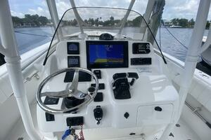 2006 Intrepid 370 thumbnail 18