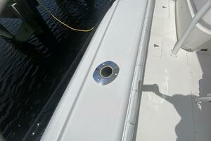 2006 Intrepid 370 thumbnail 29