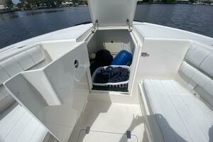 2006 Intrepid 370 thumbnail 24