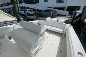 2006 Intrepid 370 thumbnail 14