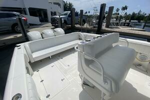 2006 Intrepid 370 thumbnail 12