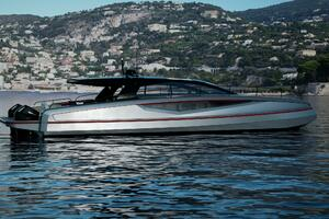 COUPE 2024 Infiniti Powercat Yacht For Sale in Southampton 