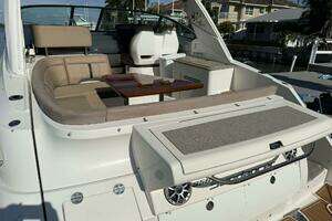 2016 Sea Ray 350 Sundancer thumbnail 35