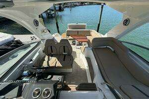 2016 Sea Ray 350 Sundancer thumbnail 22