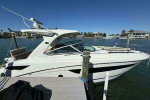 2016 Sea Ray 350 Sundancer thumbnail 4