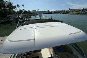 2016 Sea Ray 350 Sundancer thumbnail 17