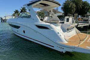 2016 Sea Ray 350 Sundancer thumbnail 1