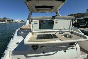 2016 Sea Ray 350 Sundancer thumbnail 36