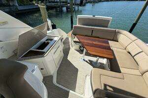 2016 Sea Ray 350 Sundancer thumbnail 26