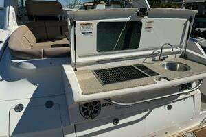 2016 Sea Ray 350 Sundancer thumbnail 37