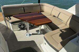 2016 Sea Ray 350 Sundancer thumbnail 25