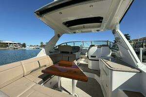 2016 Sea Ray 350 Sundancer thumbnail 23