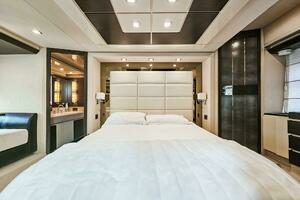 2013 Azimut 70 thumbnail 37