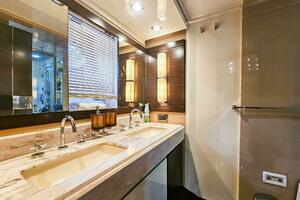 2013 Azimut 70 thumbnail 45