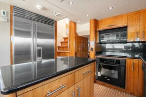 PIRATE RADIO 2008 Hatteras 80 Yacht For Sale in Fort Lauderdale FL