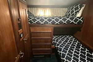 1981 Hatteras 48 Motoryacht thumbnail 17