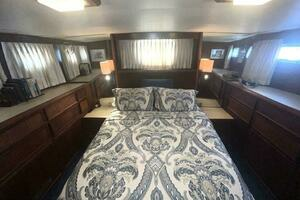 1981 Hatteras 48 Motoryacht thumbnail 14
