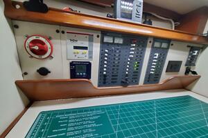 Chasin rsquo  Summer 37ft Irwin Yacht For Sale