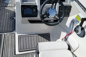 Photo 3894102 for 2023 Starcraft SVX 231 OB  