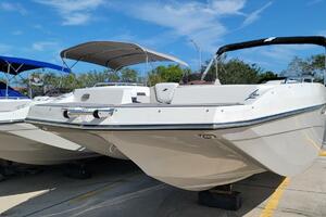 Photo 3894111 for 2023 Starcraft SVX 231 OB  