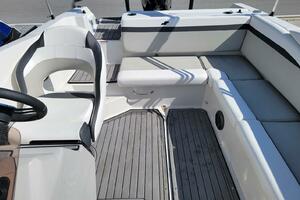 Photo 3894105 for 2023 Starcraft SVX 231 OB  