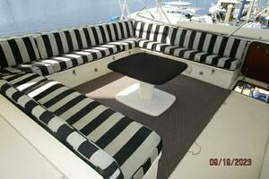 1986 Hatteras 63 CPMY thumbnail 20