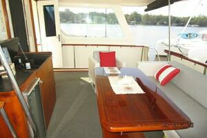 1986 Hatteras 63 CPMY thumbnail 33
