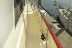 1986 Hatteras 63 CPMY thumbnail 12