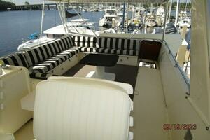 1986 Hatteras 63 CPMY thumbnail 14