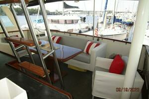 1986 Hatteras 63 CPMY thumbnail 31