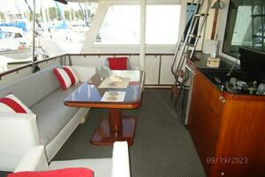 1986 Hatteras 63 CPMY thumbnail 32
