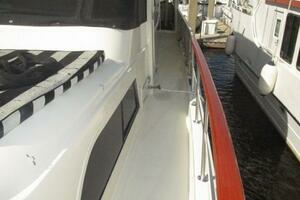 1986 Hatteras 63 CPMY thumbnail 9
