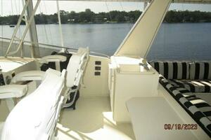 1986 Hatteras 63 CPMY thumbnail 16