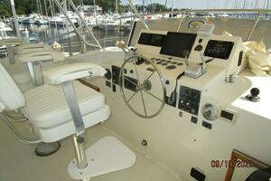 1986 Hatteras 63 CPMY thumbnail 17