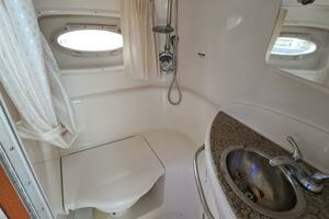 2005 Chaparral 330 Signature Cruiser thumbnail 14