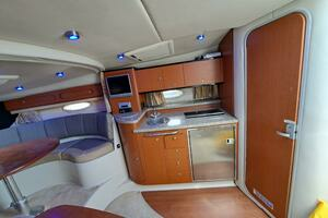 2005 Chaparral 330 Signature Cruiser thumbnail 11