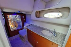 2005 Chaparral 330 Signature Cruiser thumbnail 12