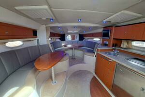 2005 Chaparral 330 Signature Cruiser thumbnail 10