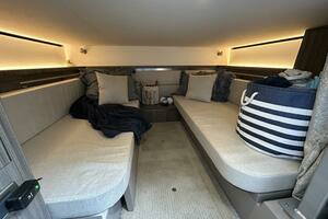 2021 320 Sundancer - Moor To Sea - Mid-berth