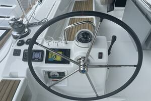 2017 Beneteau Oceanis 45 thumbnail 22