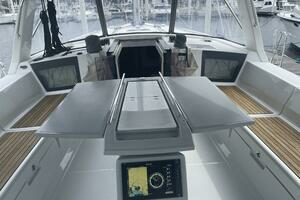 2017 Beneteau Oceanis 45 thumbnail 24