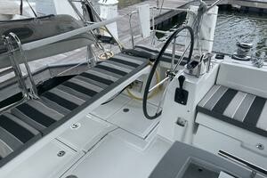2017 Beneteau Oceanis 45 thumbnail 28