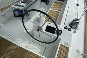 2017 Beneteau Oceanis 45 thumbnail 20