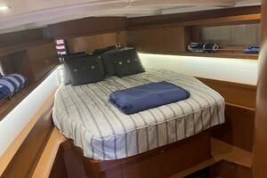 2017 Beneteau Oceanis 45 thumbnail 40