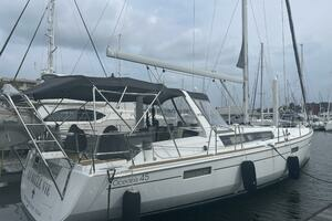 2017 Beneteau Oceanis 45 thumbnail 1