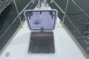 2017 Beneteau Oceanis 45 thumbnail 15