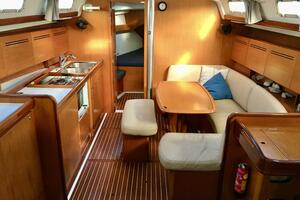 Bubble Moon 43ft Beneteau Yacht For Sale